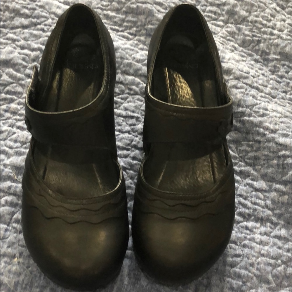 Dansko Harlow black shoe
